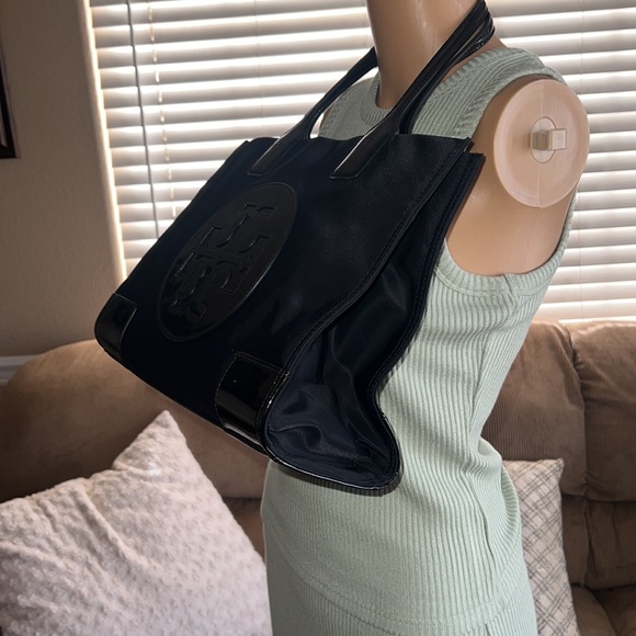 NWOT. Black Tory Burch Ella Patent Tote Bag & Wallet - Picture 4 of 10